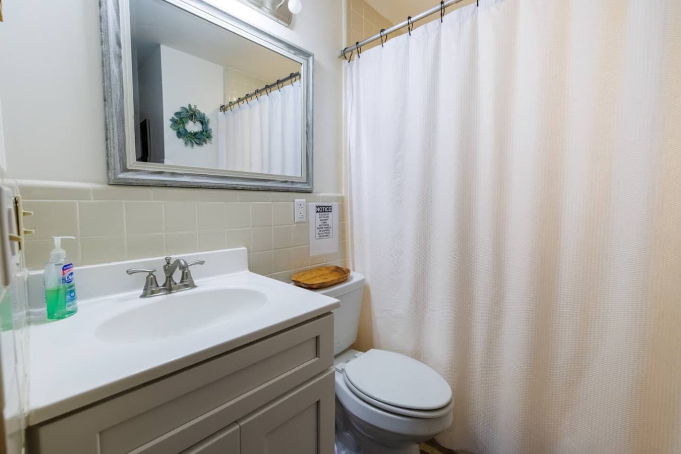 Clean and bright main floor bathroom.