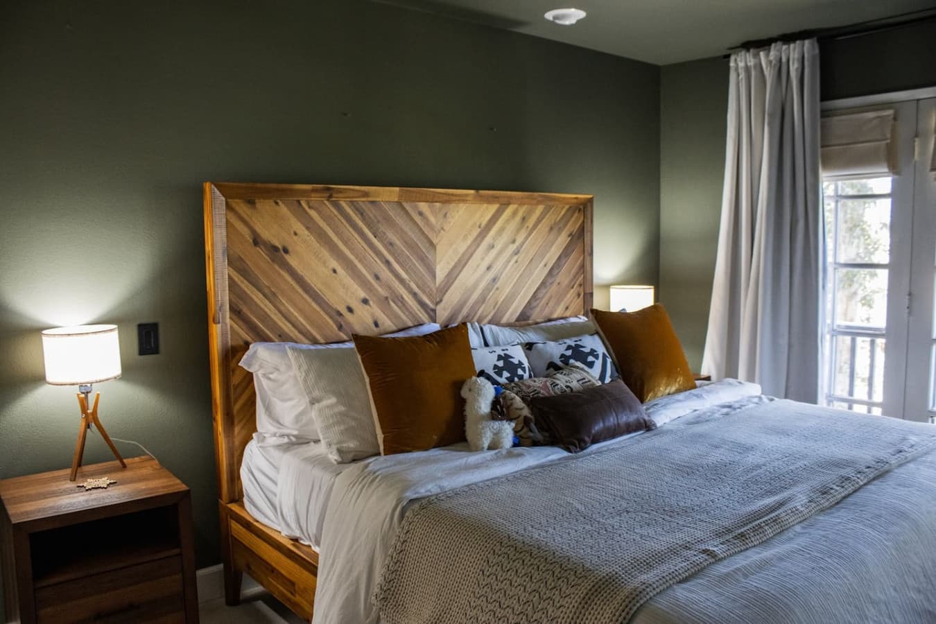 Master bedroom with a king bed, panoramic lake views, and direct access to the second-floor deck, offering a peaceful retreat for rest and relaxation.