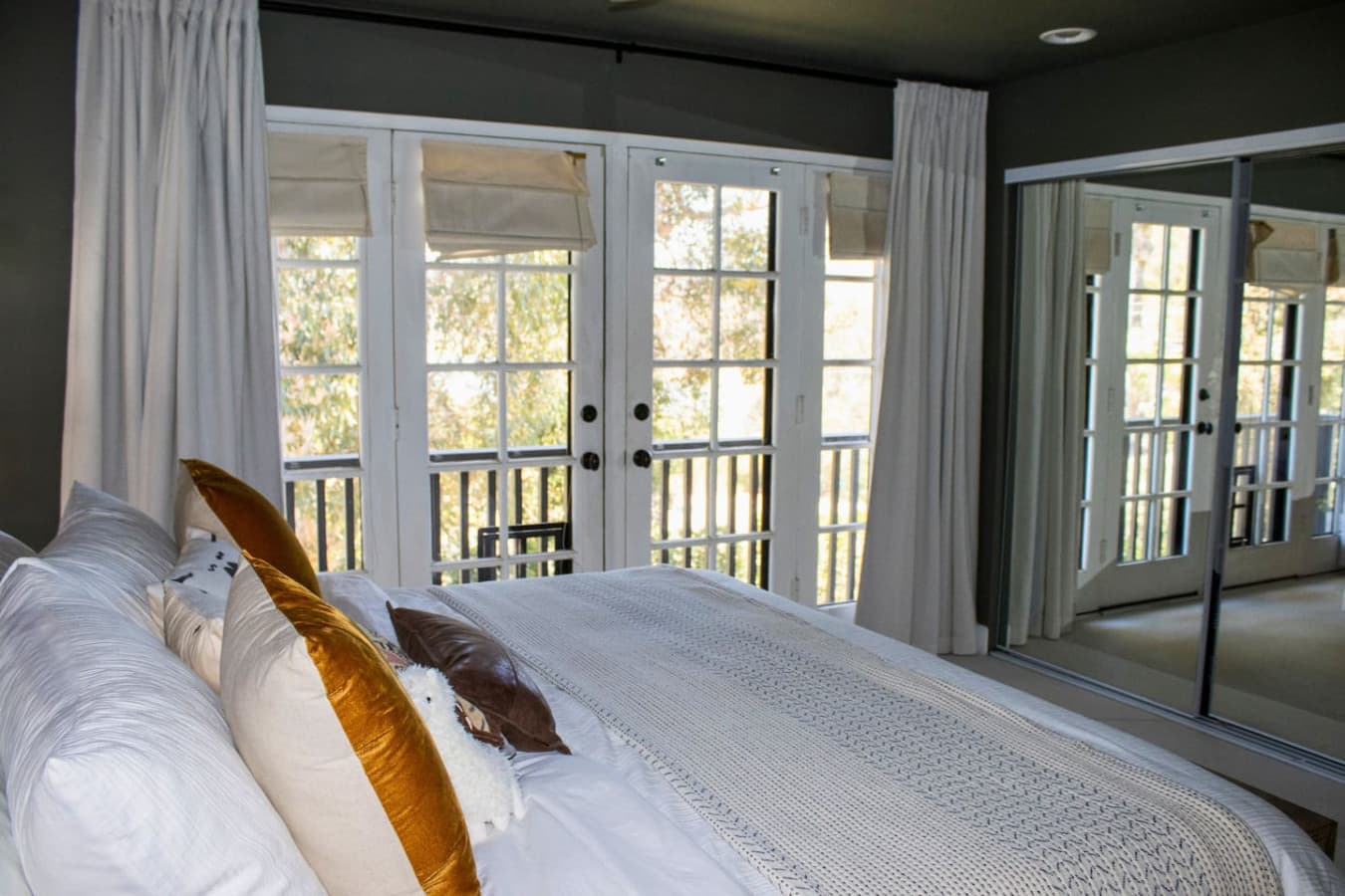 Master bedroom with a king bed, panoramic lake views, and direct access to the second-floor deck, offering a peaceful retreat for rest and relaxation.