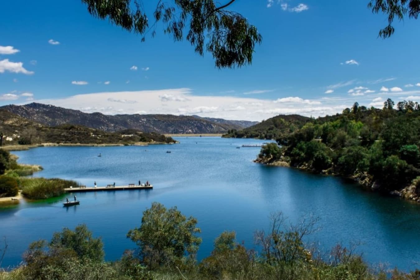 Lake Dixon – 25 min drive. A serene spot for fishing and picnicking, offering a calm retreat surrounded by nature.