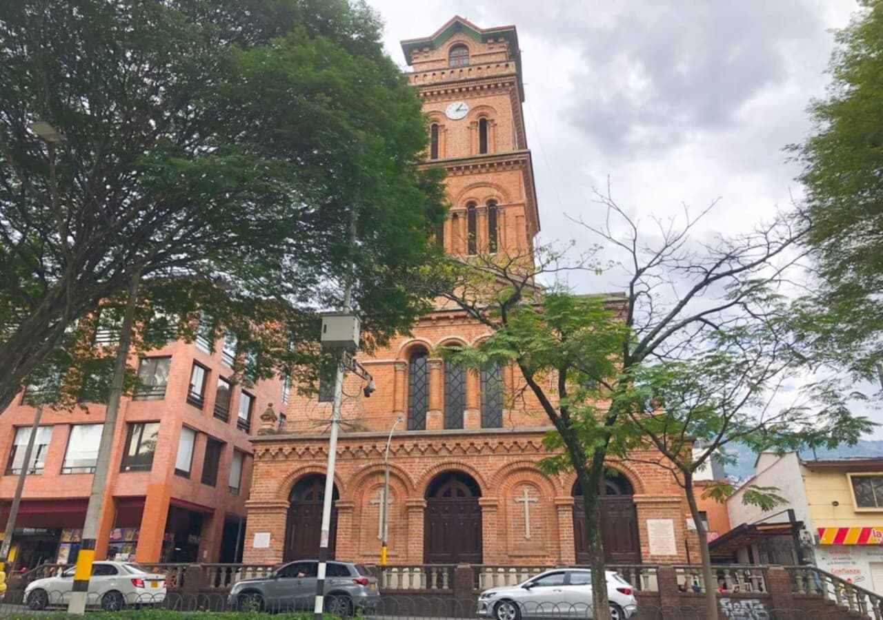 15 min to Parque El Poblado – nature meets city!