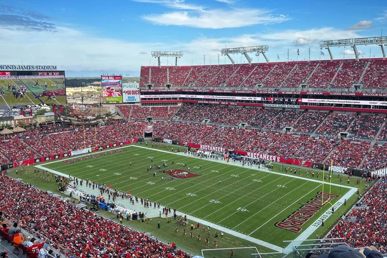Just a quick 5 minute drive to Raymond James Stadium—because every Tampa stay deserves a touchdown or two.