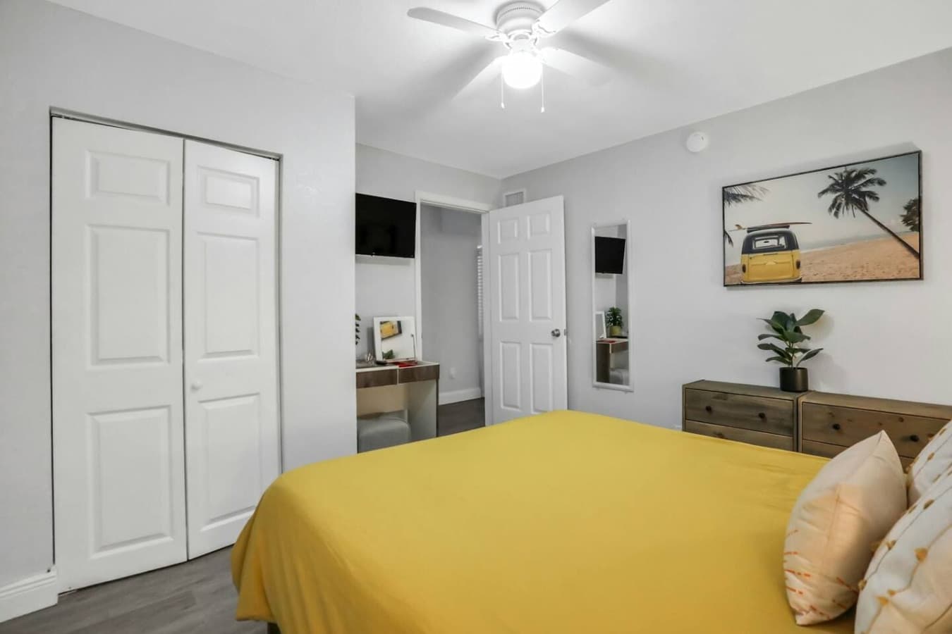 Feel the Florida sunshine indoors in this bright, cheerful queen bedroom.