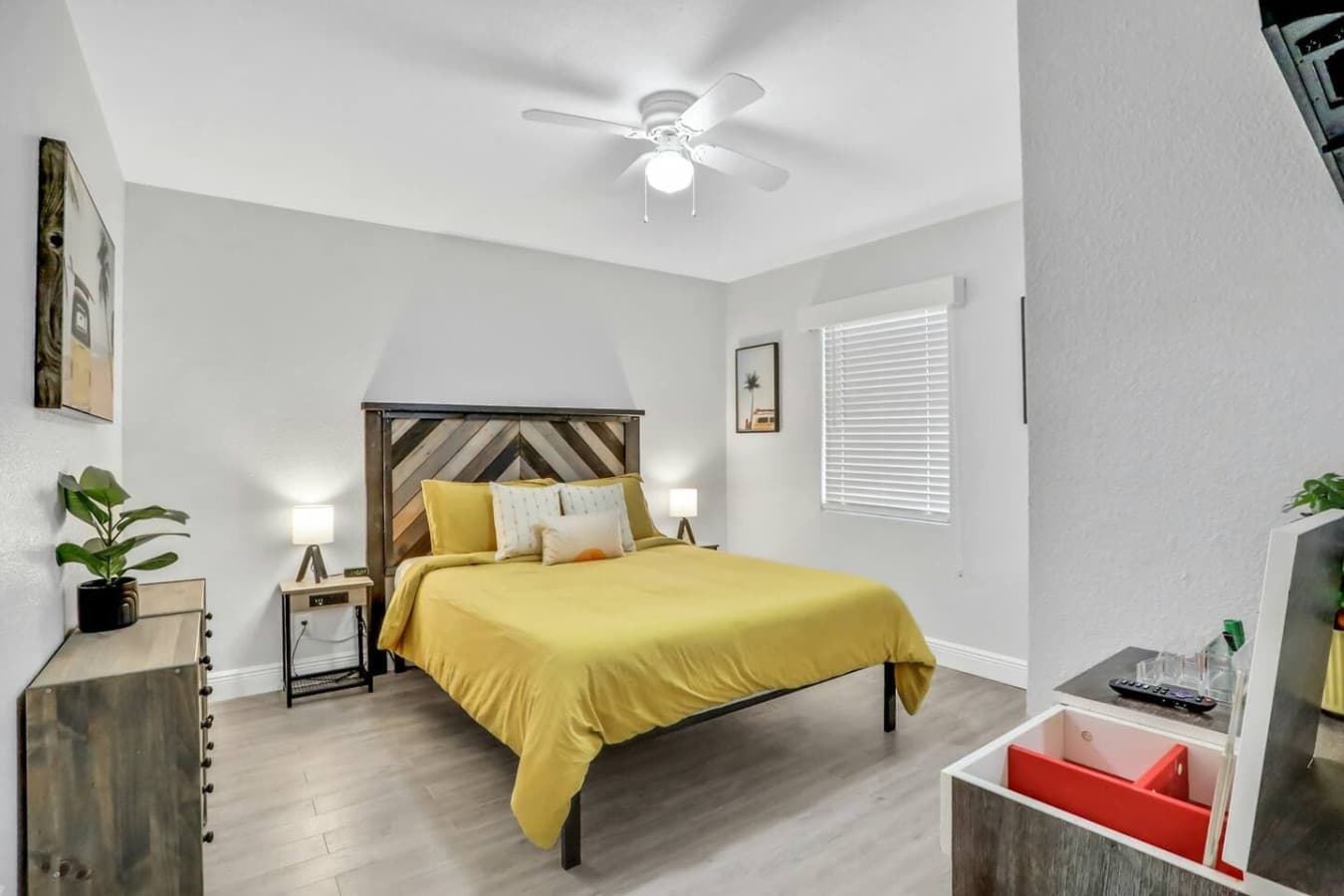 A cozy queen bed with memory foam mattress and a vibrant design makes for the perfect night’s rest.
