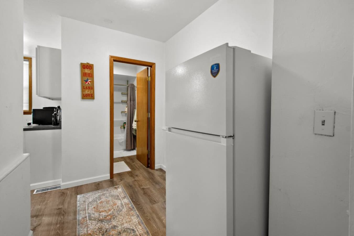 Fridge + freezer = stress-free meal prep.