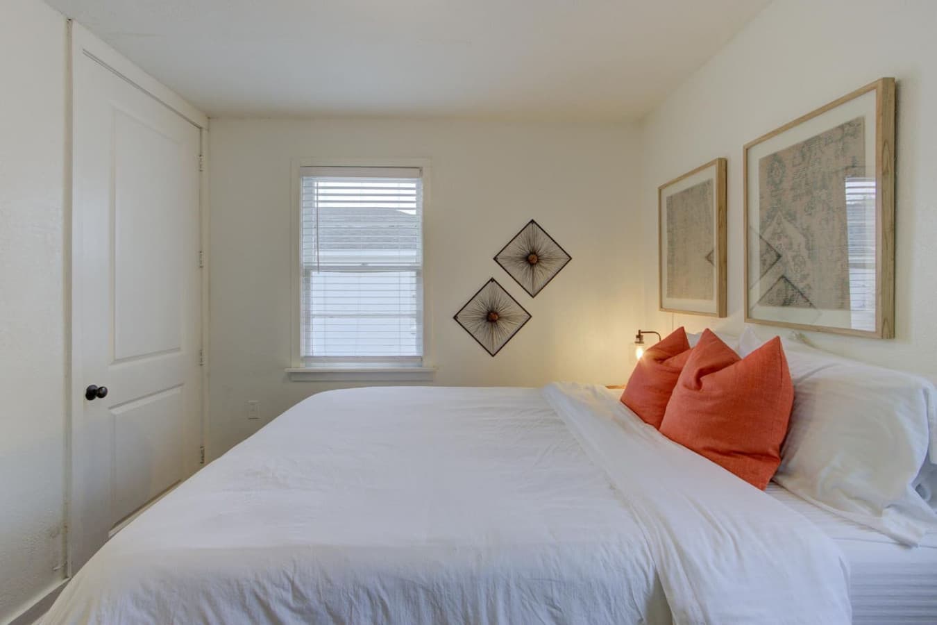 No one ever regretted choosing a queen bed. Except maybe the prince.