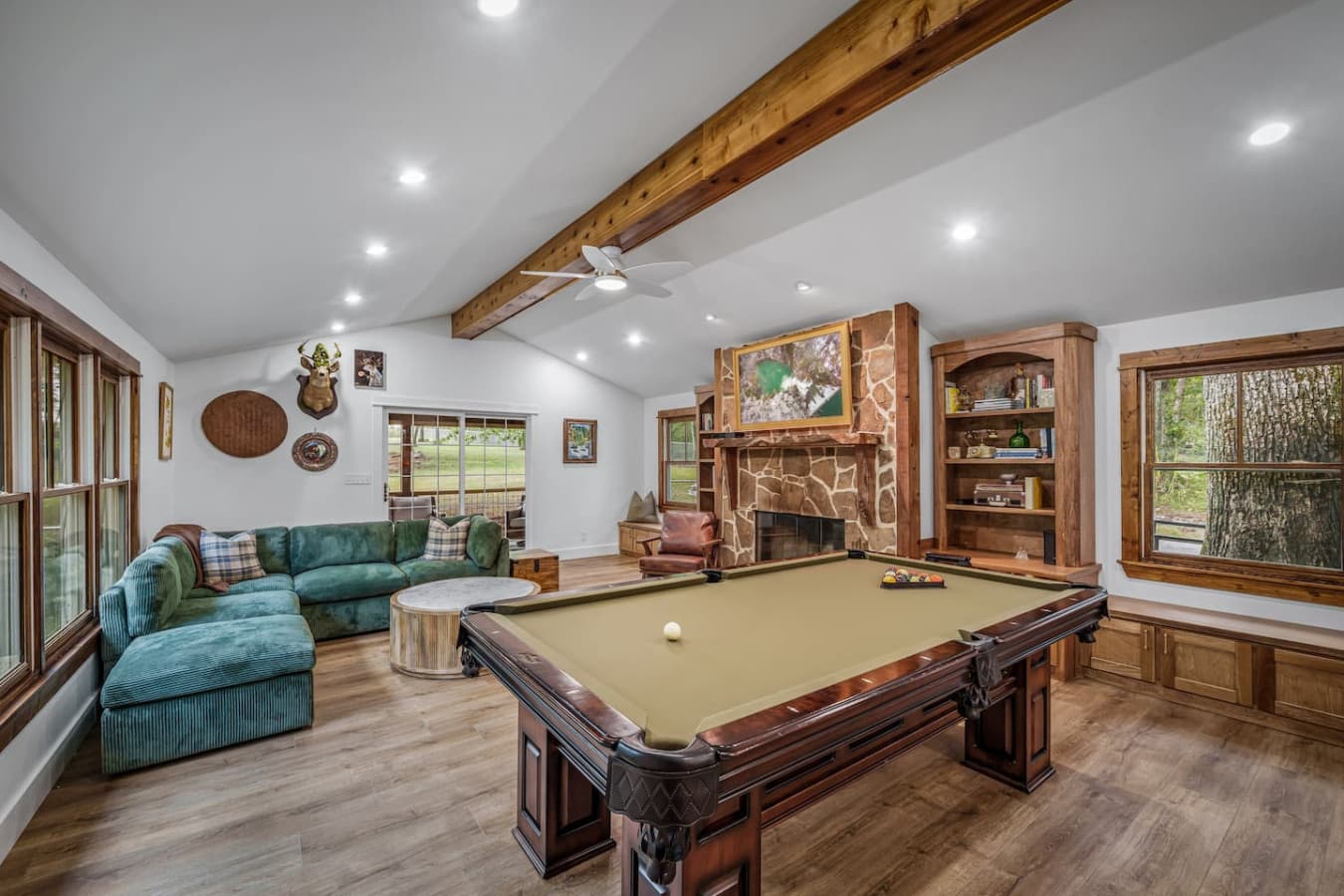 Come for the mountain vibes, stay for the pool table challenges and TV marathons.