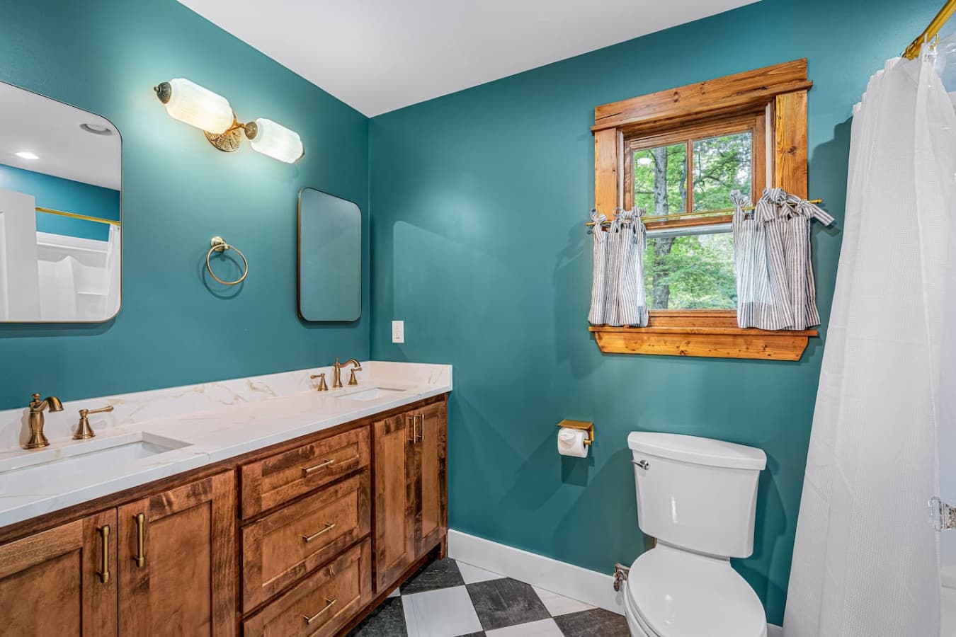 Your personal spa—minus the tiny cucumber slices (unless you bring them). Attached to bedroom 1.