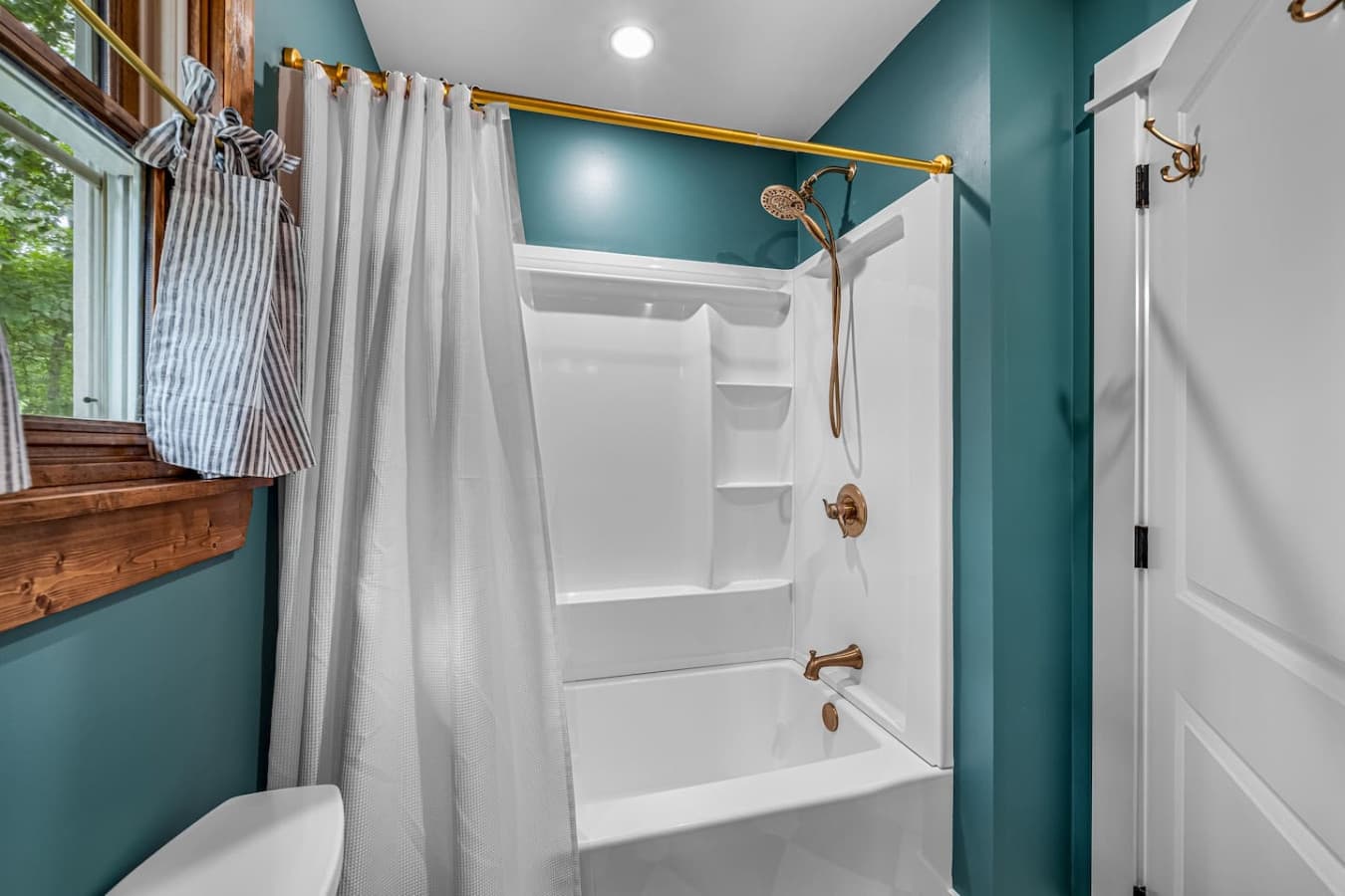 Take your pick: A relaxing bath or a speedy shower—either way, you’ll leave feeling refreshed (and probably a little too relaxed).