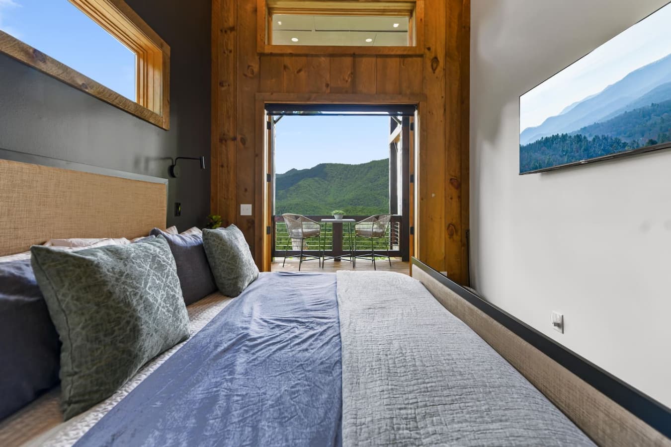 The view from your king bed is so good, even the TV’s jealous.