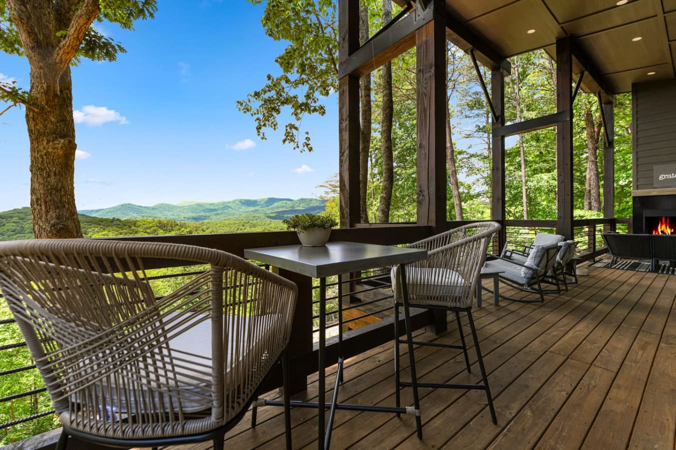 Views so good, you might forget to check your phone—and that’s saying something.