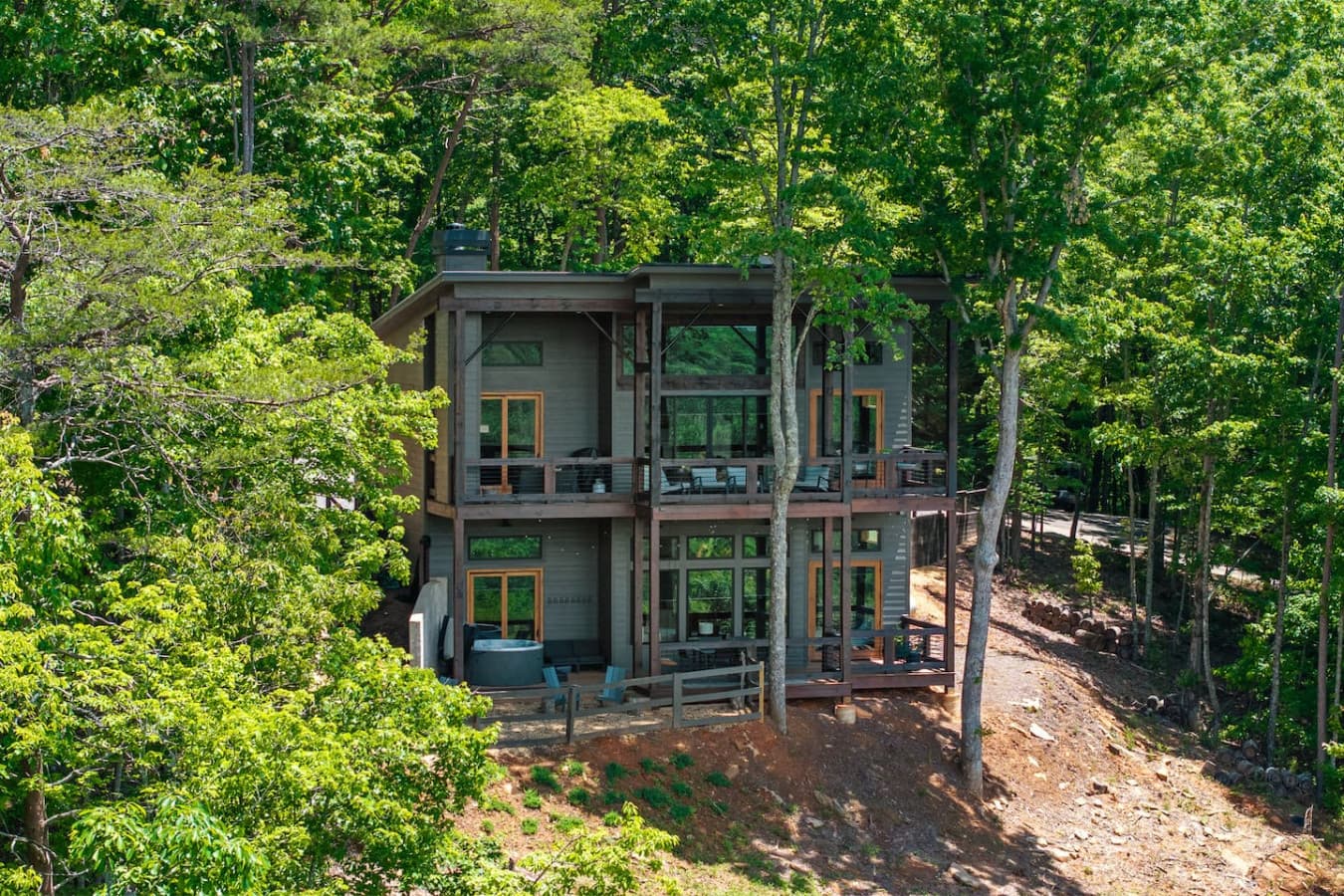 Nestled among towering trees and surrounded by nature’s beauty, this lodge offers both seclusion and convenience.