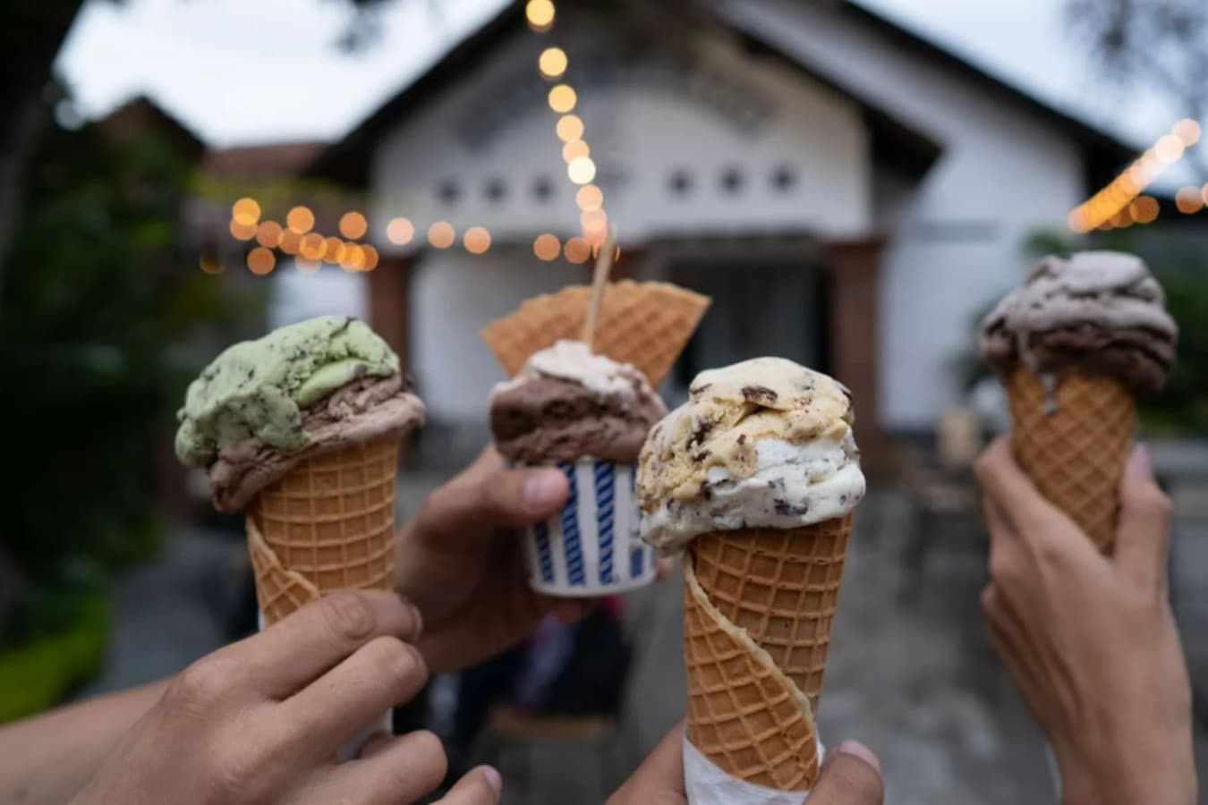 Me & Ben’s Dairy Creme – 15 min drive. A local favorite for ice cream, unique creations, and classic treats. They’re best known for their donut cone and blueberry cookie sandwich, inspired by Maine’s signature fruit.