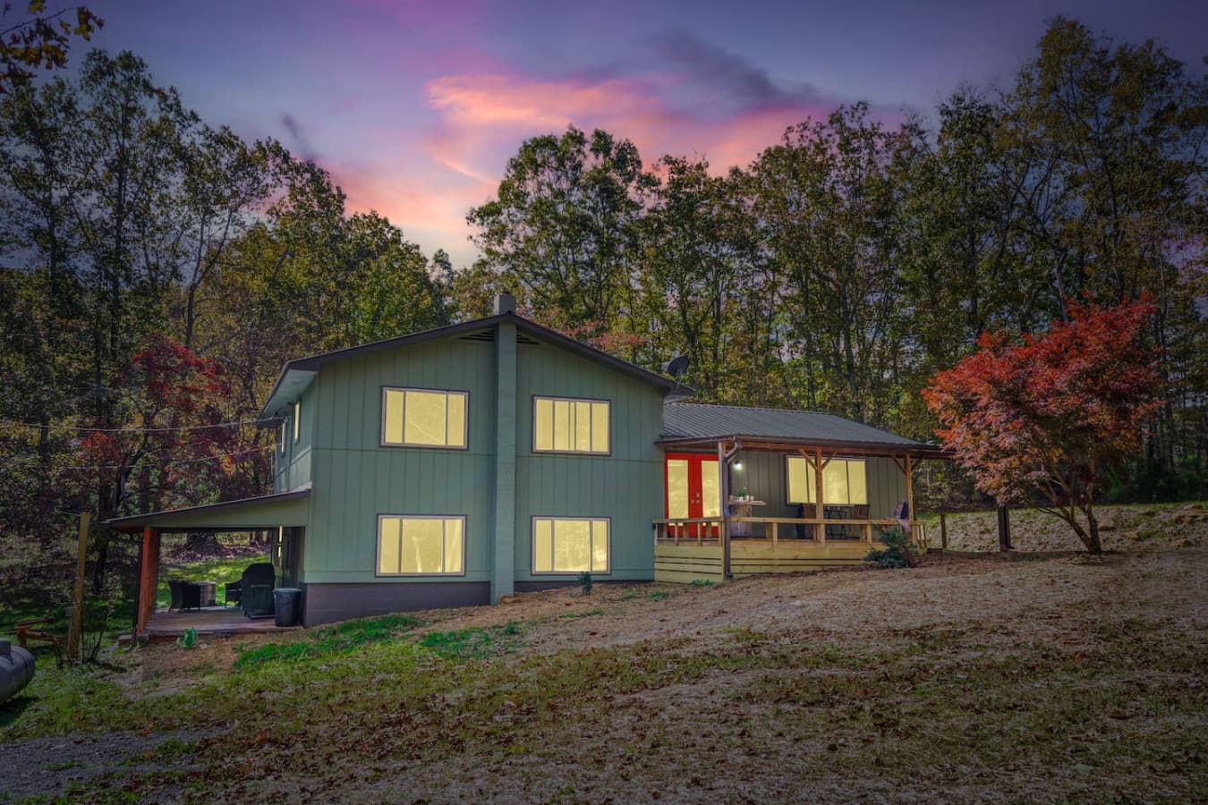 A cabin made for quiet mornings and starry nights.