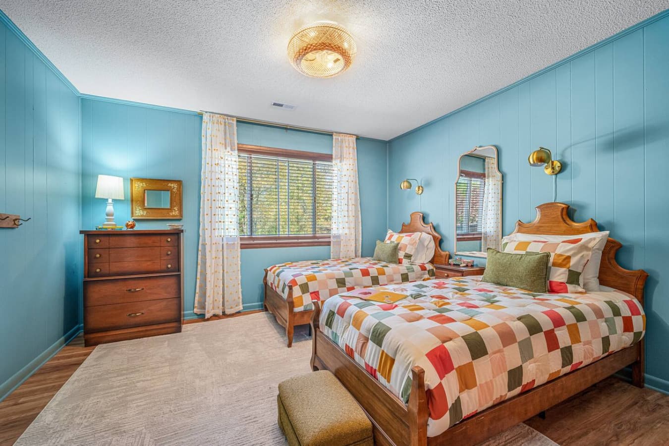 A room made for giggles, storytime, and sweet dreams.