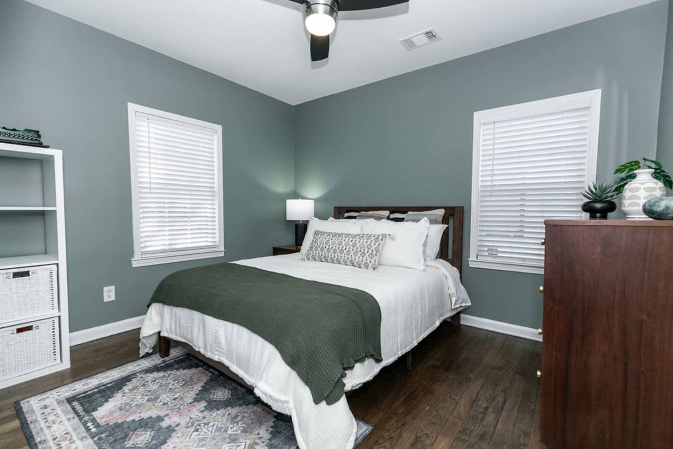 Queen bedroom that doesn't compromise on style.