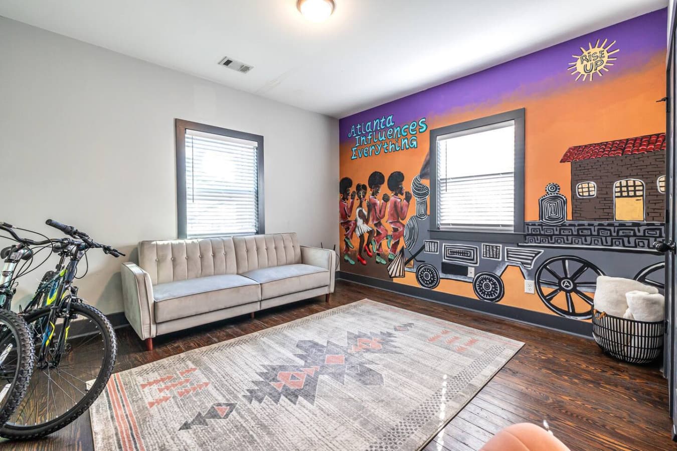 A bright and flexible space perfect for work or relaxation, highlighted by a custom mural honoring Atlanta’s own Gladys Knight and the spirit of Westside Station, the home’s unique namesake.