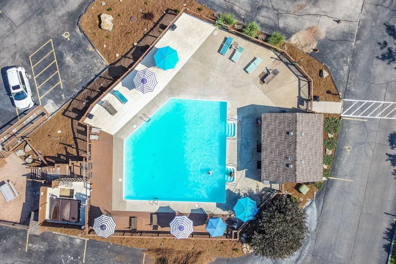 Cool off, lounge leisurely, and soak up the Branson sun. Our community pool and hot tub are open from late May (Memorial Day weekend) through early September (the Friday after Labor Day). 
 
Both are available from 10 AM to 10 PM.