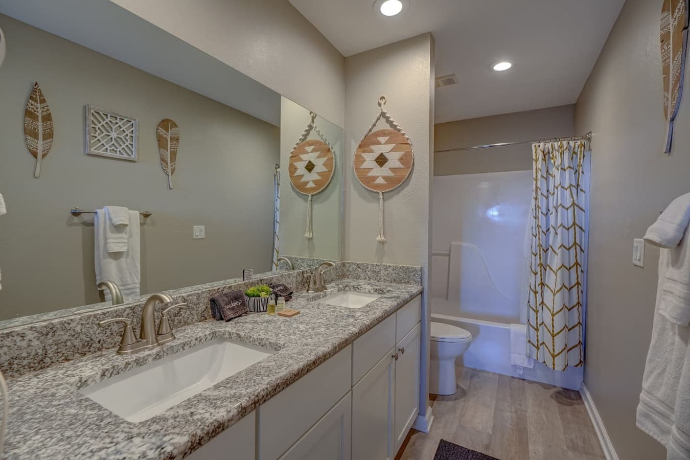 Quiet moments and warm showers guaranteed in this en-suite bathroom