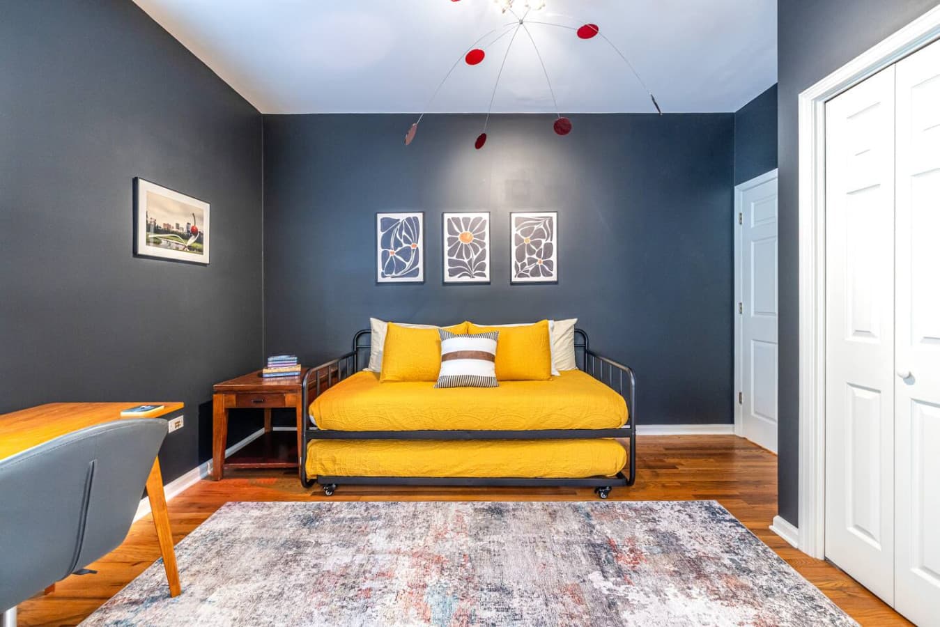 A versatile space with a daybed and trundle, perfect for extra guests or quiet work.