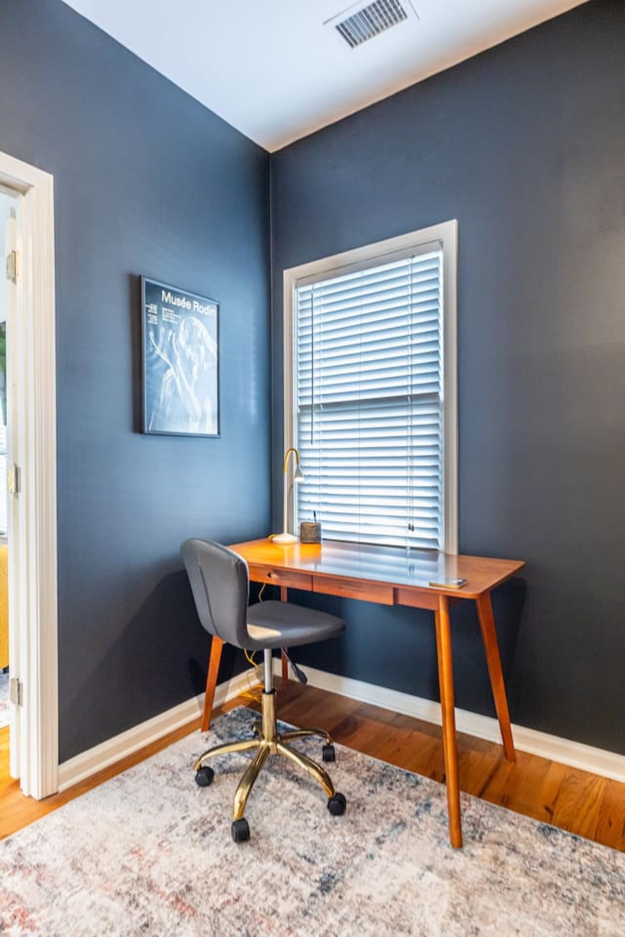 A versatile space with a daybed and trundle, perfect for extra guests or quiet work.