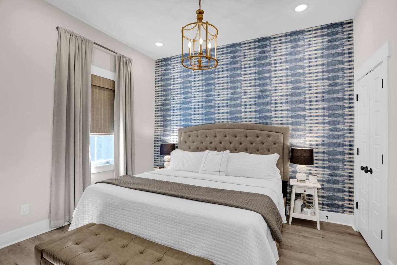 King-sized bed, because you deserve to stretch like one