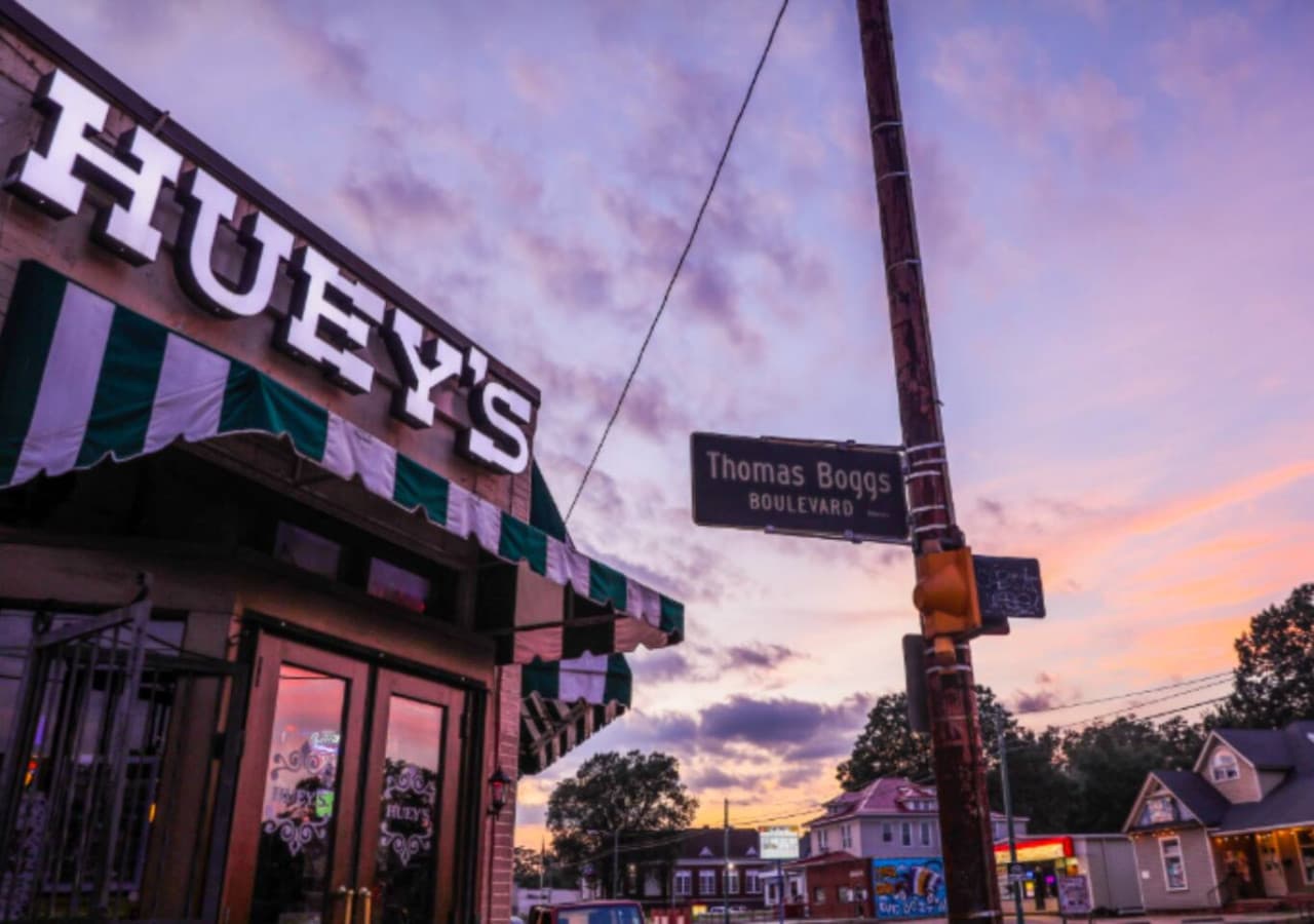 (Just across the street!) A local favorite known for its delicious burgers and casual vibe. Don't miss the toothpick-shooting tradition on the ceiling—it's a true Memphis experience!