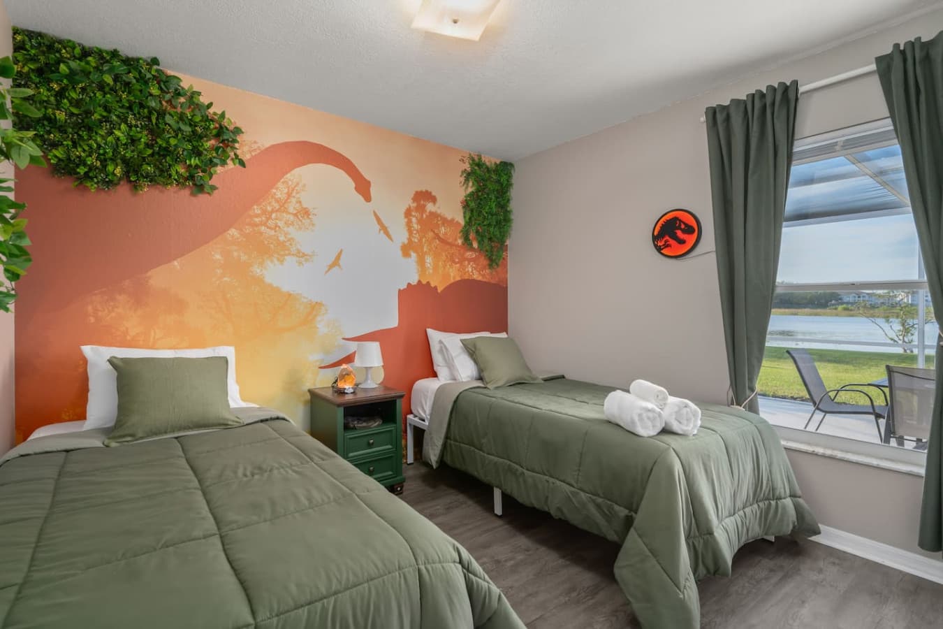 Twin beds in a dino-inspired green retreat for little explorers.