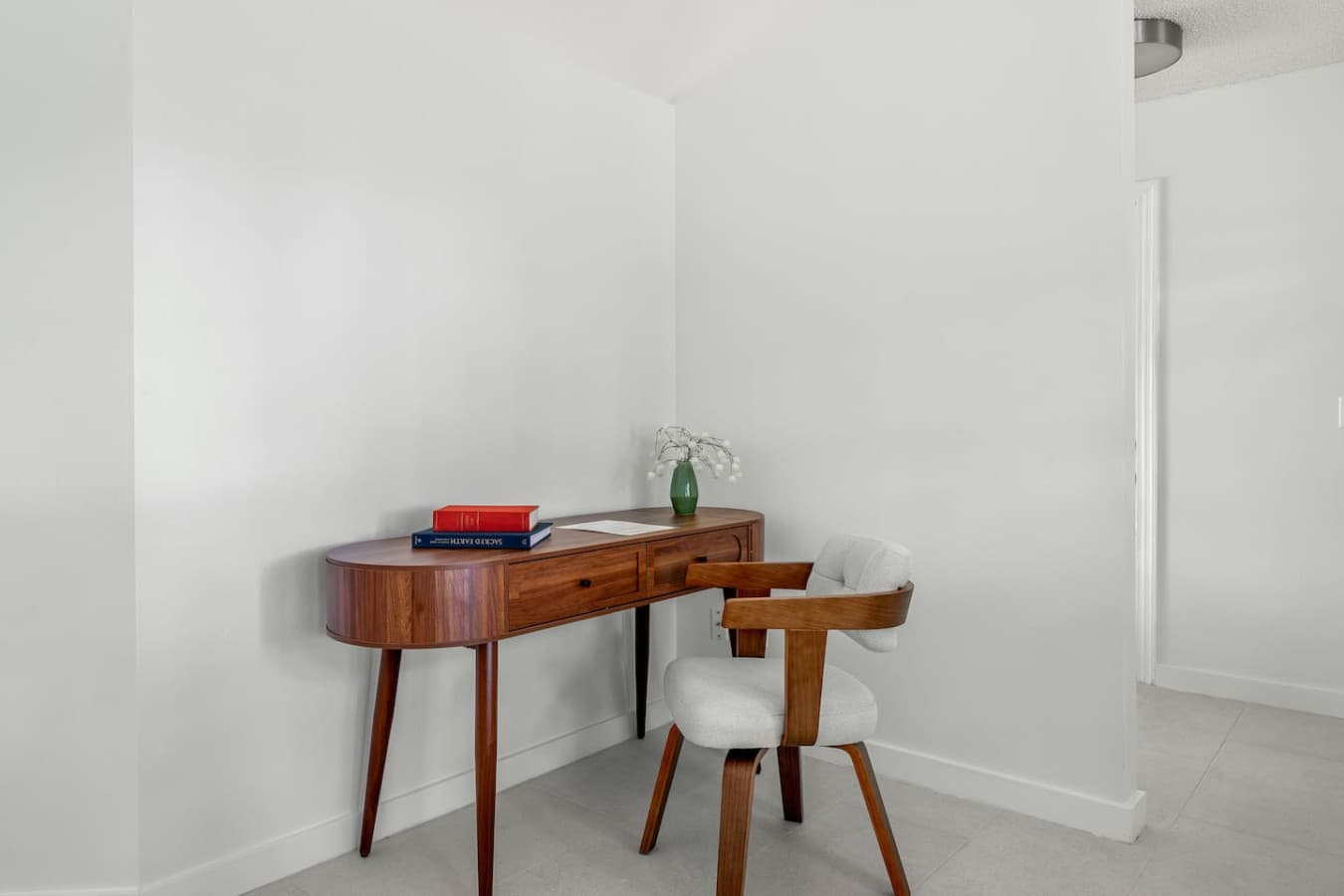 Work mode on — a calm space designed for concentration and clarity.