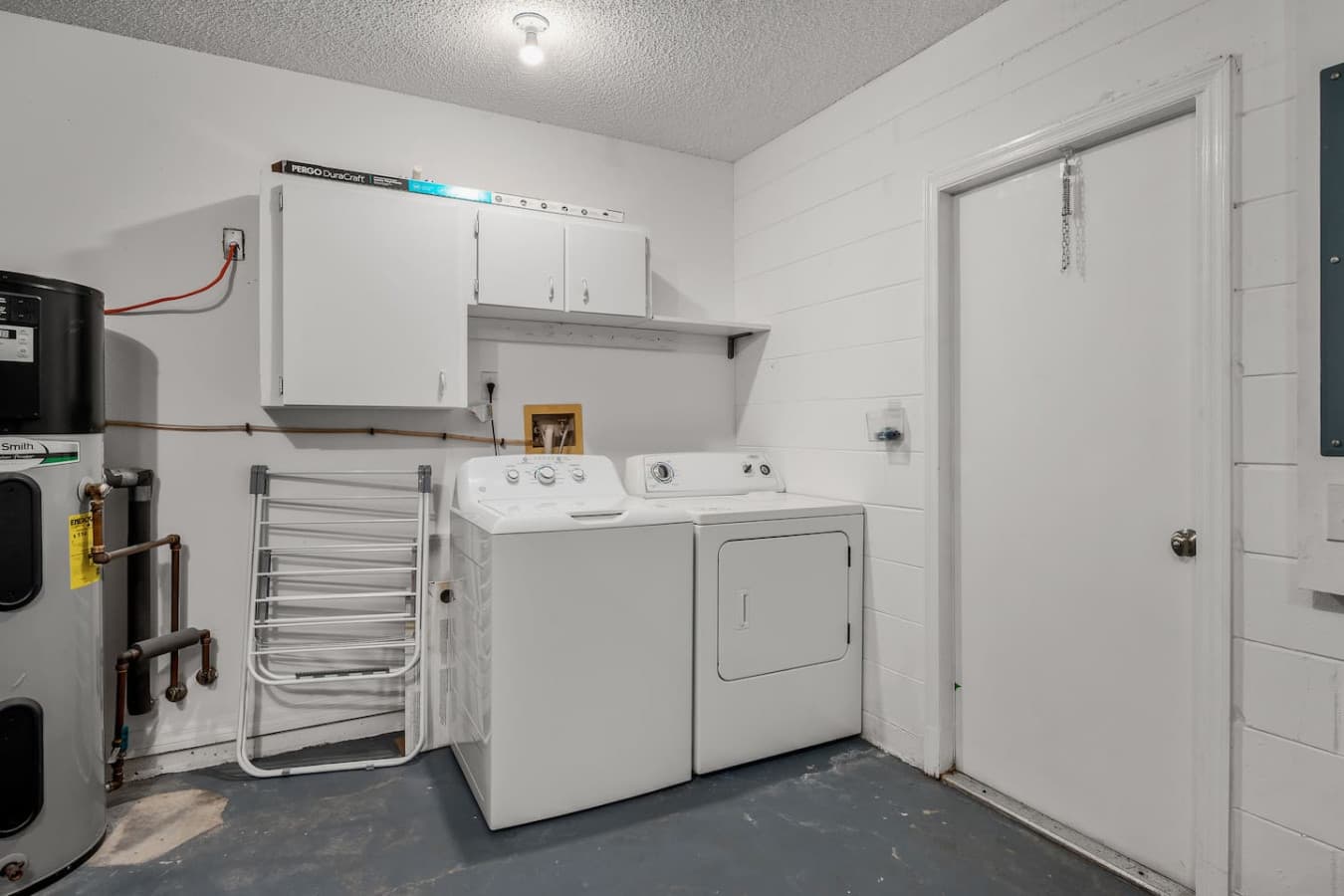 In-unit washer and dryer for easy, stress-free stays.