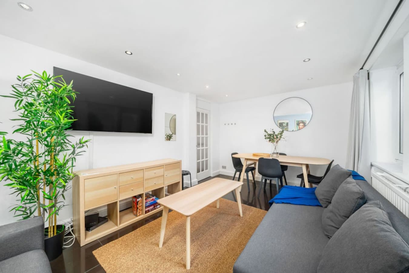 This living room might just have better vibes than your favorite café!