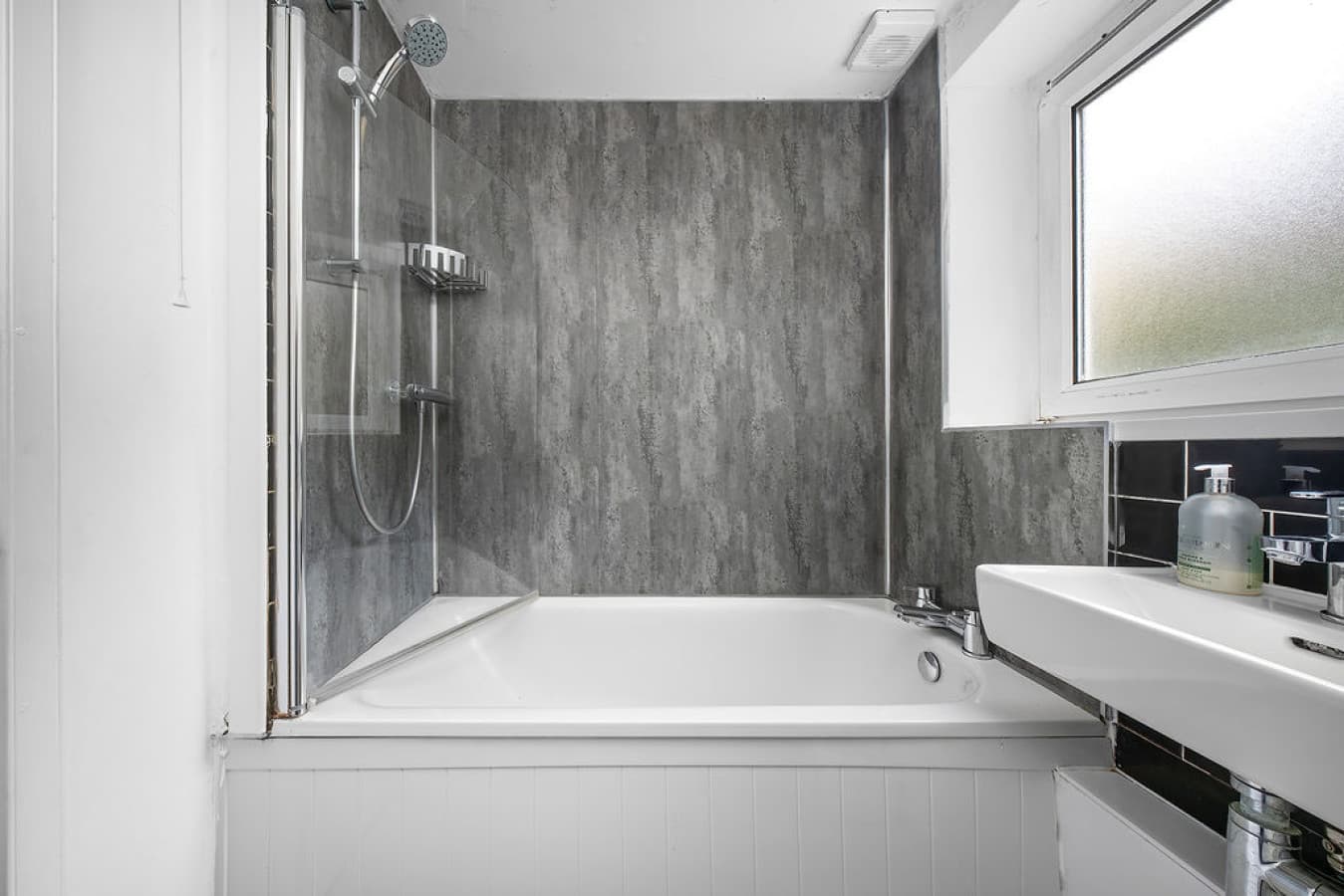 Arlington_Way_Flat_10_bath_2-sharpened.jpg