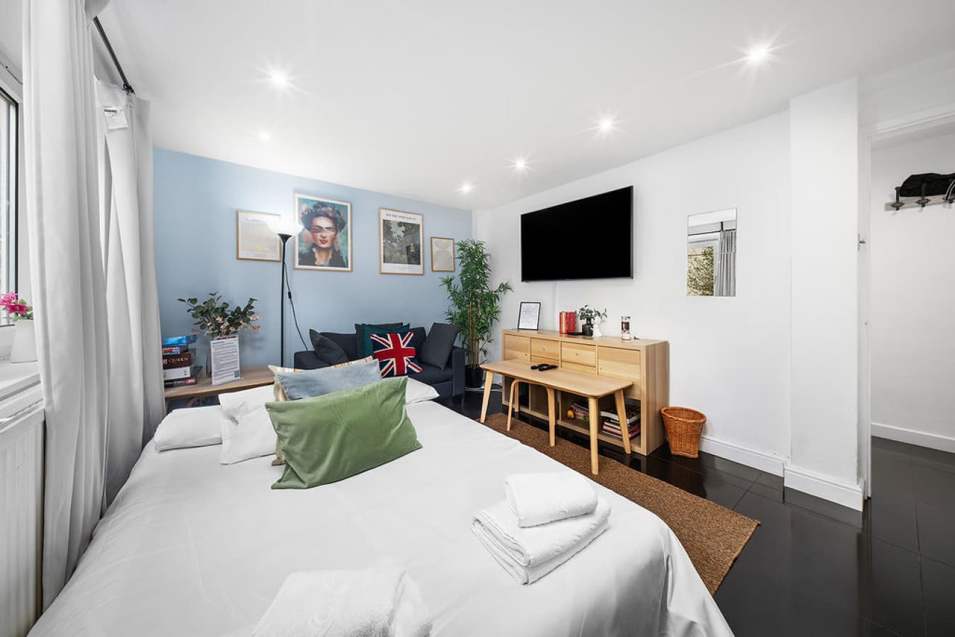 Arlington_Way_Flat_10_liv_2-sharpened.jpg