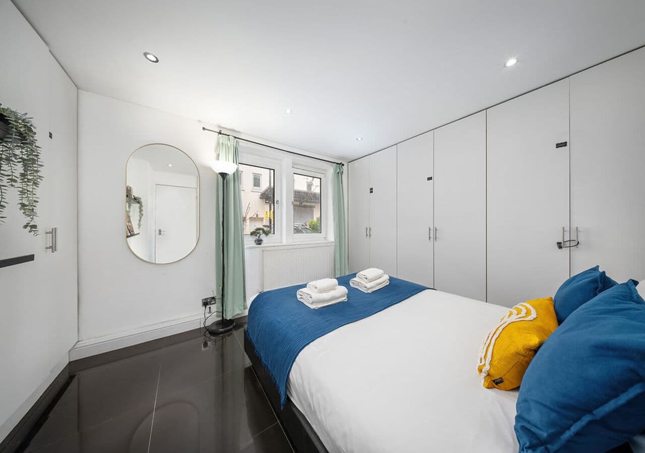 Arlington_Way_Flat_10_bed_4-sharpened.jpg