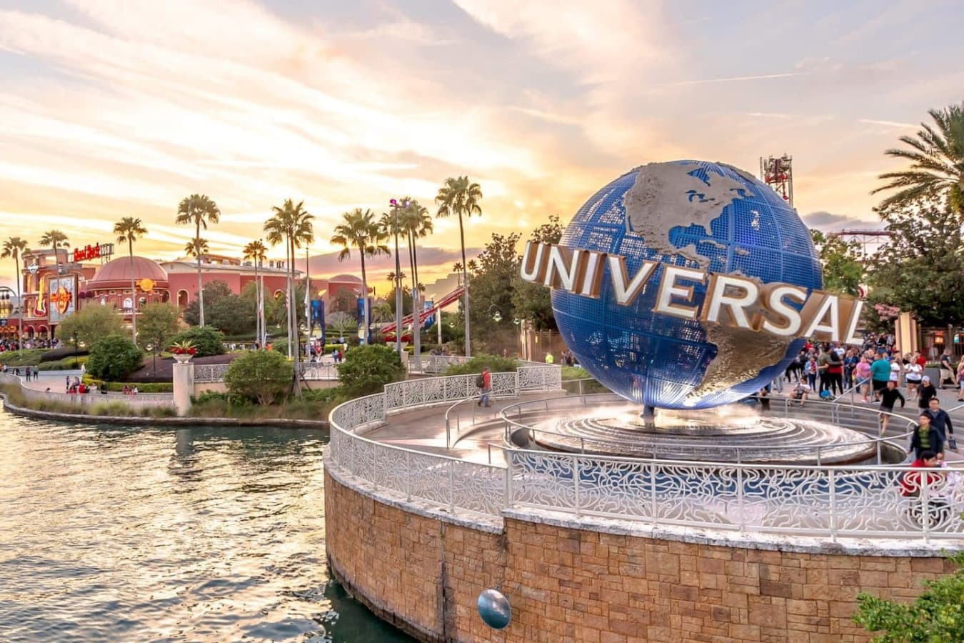 30-minute drive to Universal Orlando Resort for thrill rides, shows, and adventure.