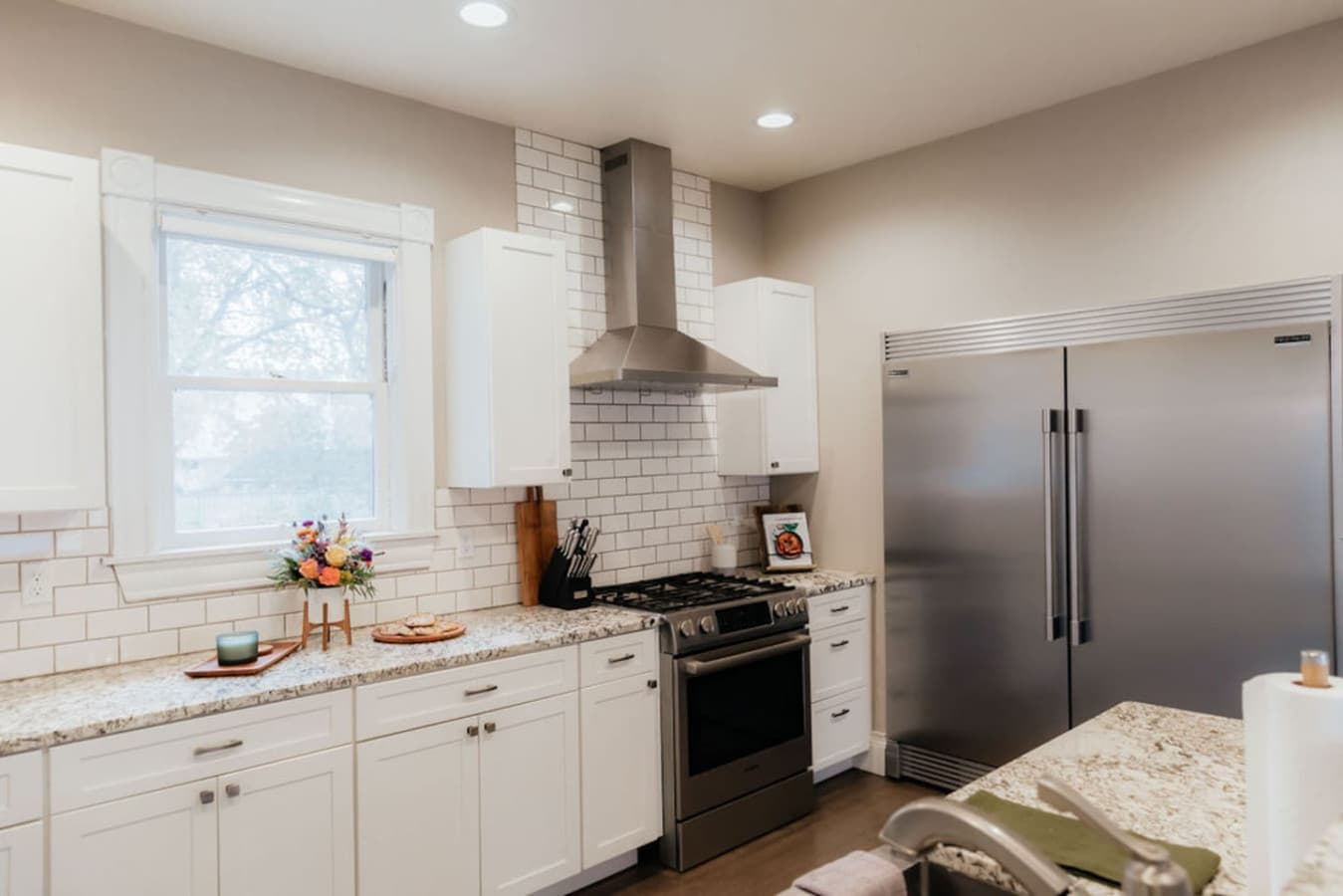 Main House: Fully equipped for home-cooked meals.
