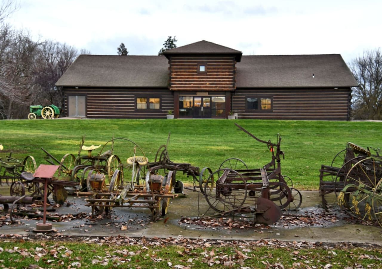 Fort Walla Walla Museum – 10 min drive - Explore regional history through pioneer-era buildings, agricultural exhibits, and vintage machinery. A fascinating look at the valley's heritage and development.