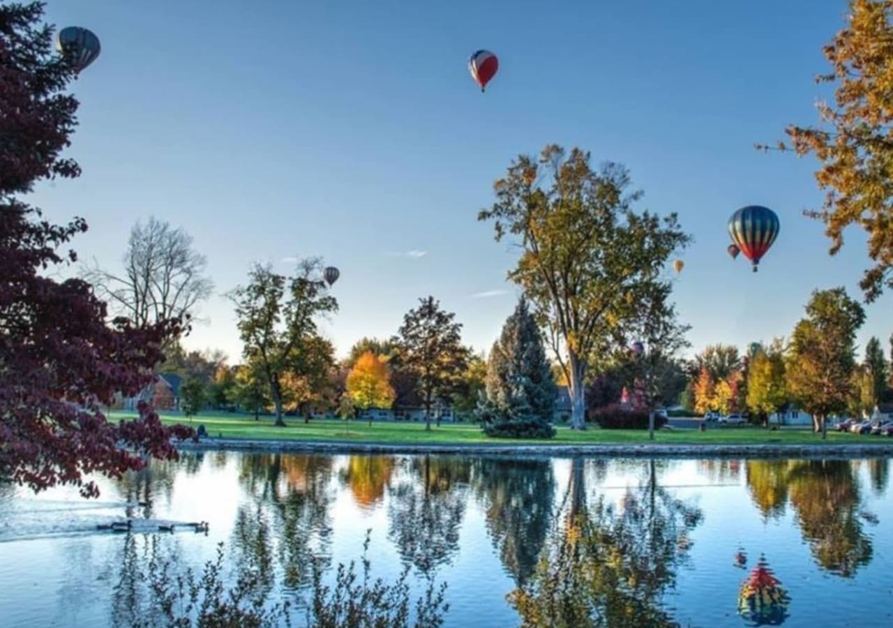 Pioneer Park – 15 min walk - Walla Walla's largest park offers walking paths, historic bandstand, playgrounds, and the Aviary with exotic birds. Great for morning jogs or leisurely picnics.