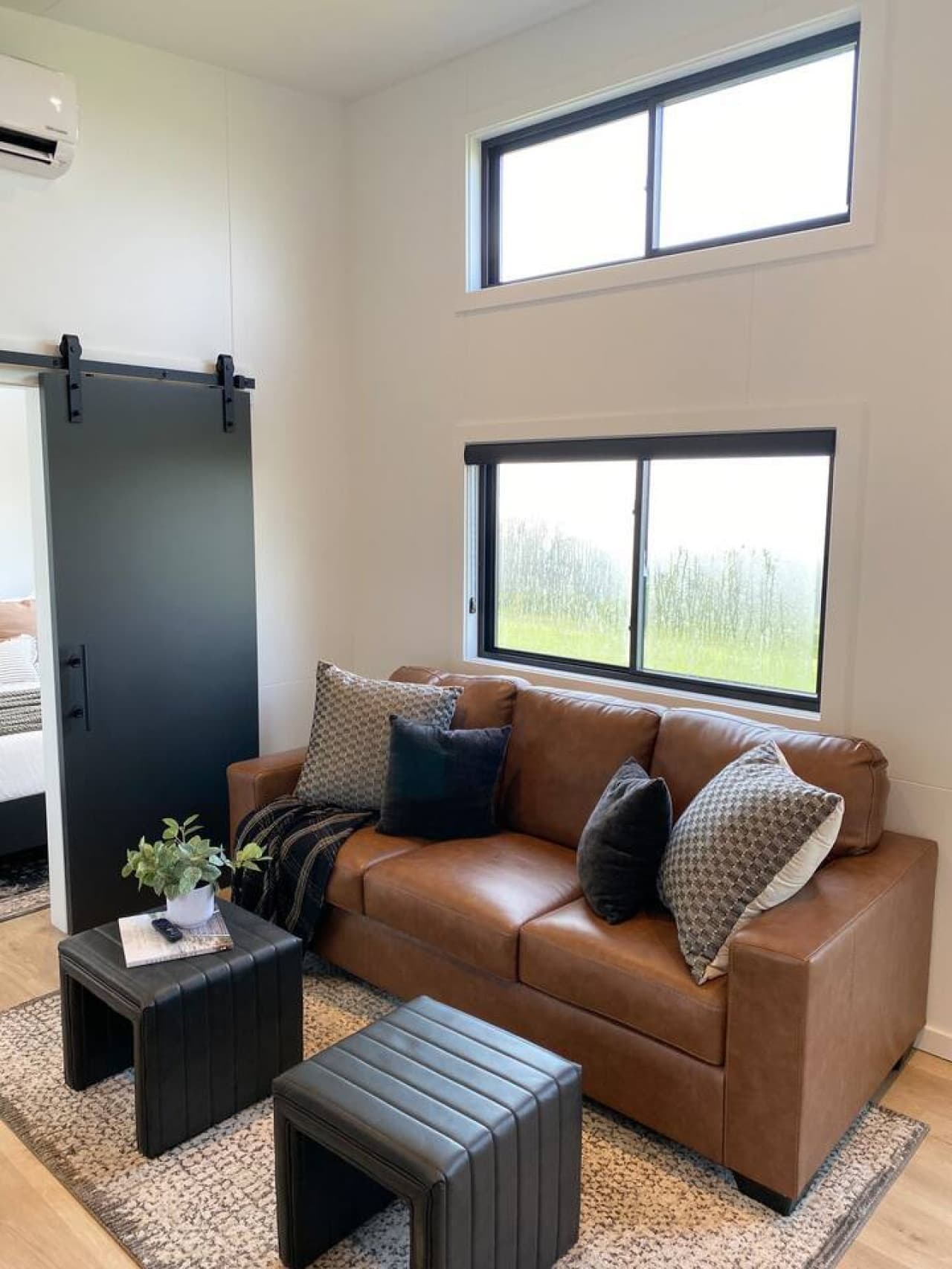 Relax in the living area with Smart TV and mountain views.