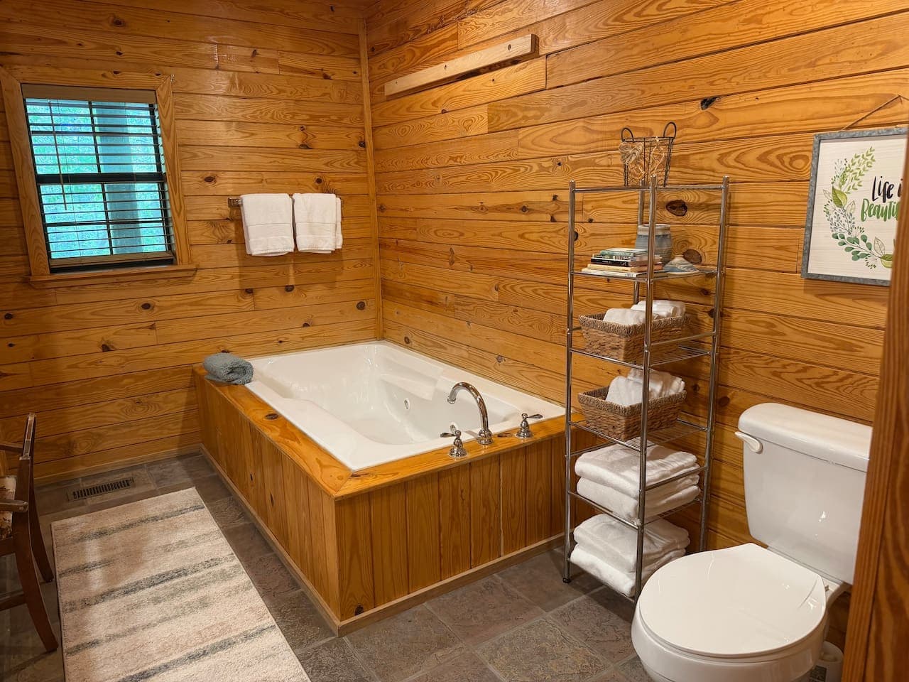 A tub made for “I’ll just stay here a bit longer” moments.