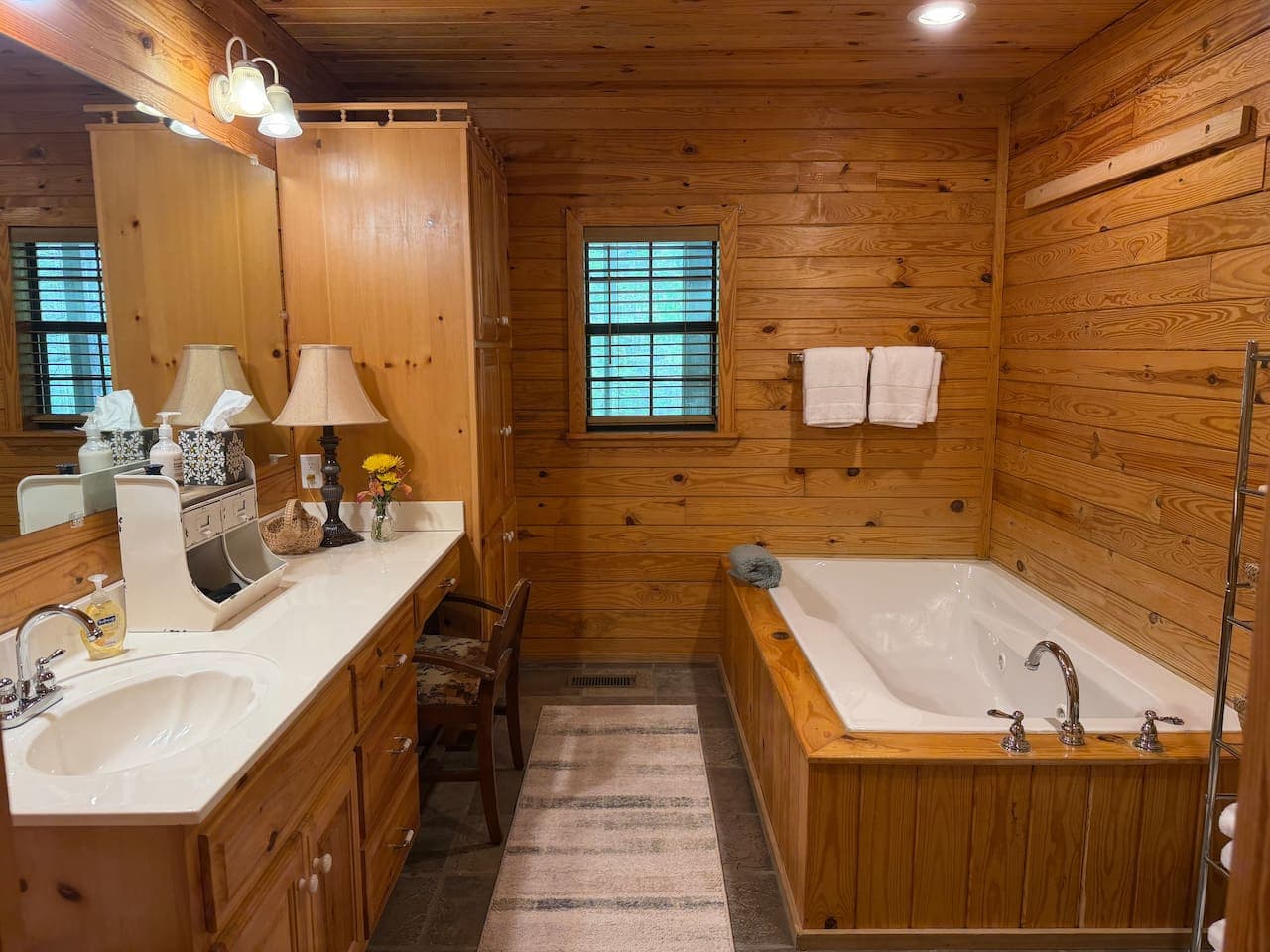 Everything you need in one space—bathtub, double vanity, and thoughtful essentials.