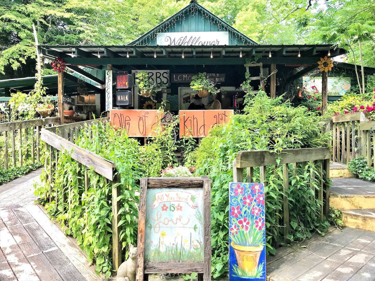 Just 10 minutes to Wildflower Café—local bites, cozy vibes, and a laid-back stop.