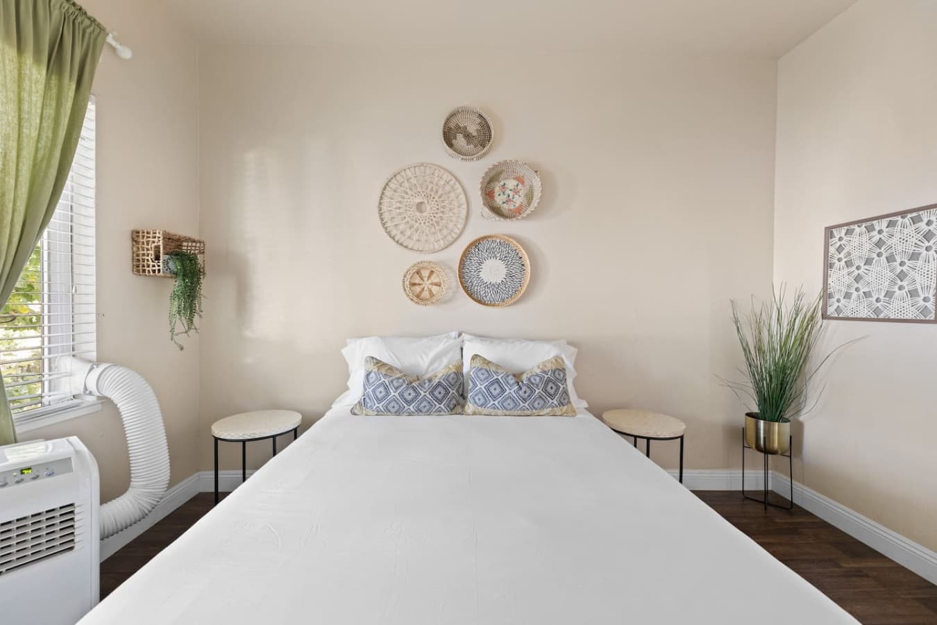 After a day of exploring the city, relax in our comfy queen-sized mattress.