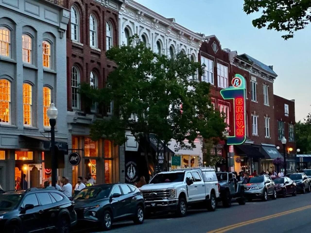 Just a 7-minute drive away, the Franklin Historic District offers a charming downtown filled with local shops, historic buildings, and small-town character.