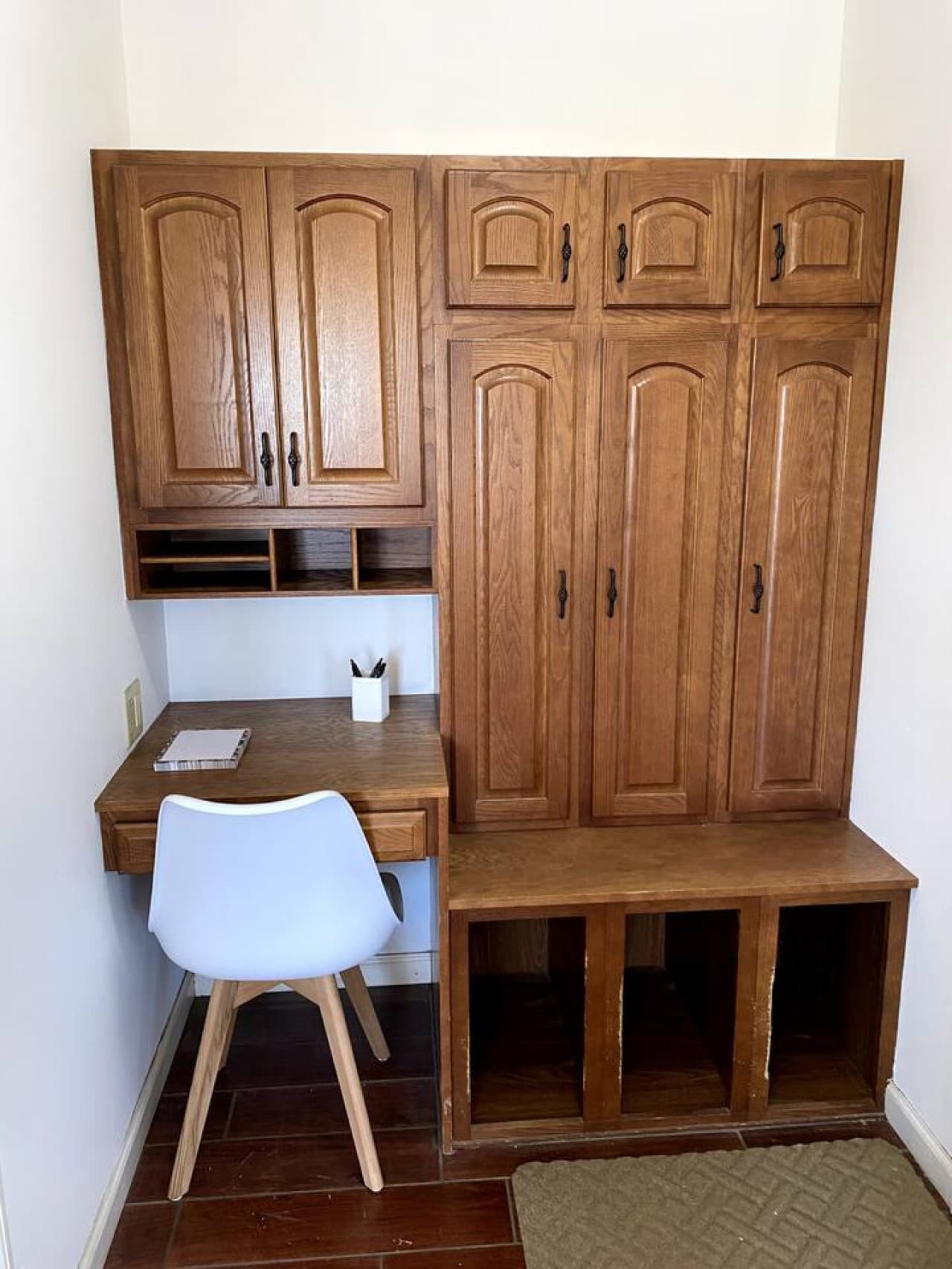 A peaceful nook for catching up on work or journaling with a view.