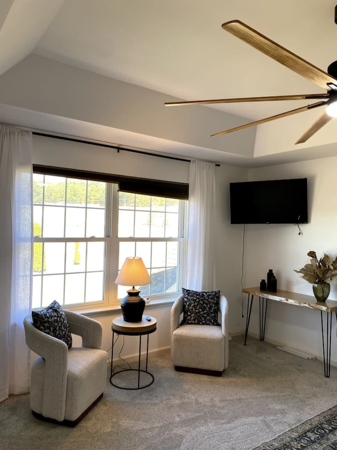 A charming space in your bedroom to watch your favorite shows.