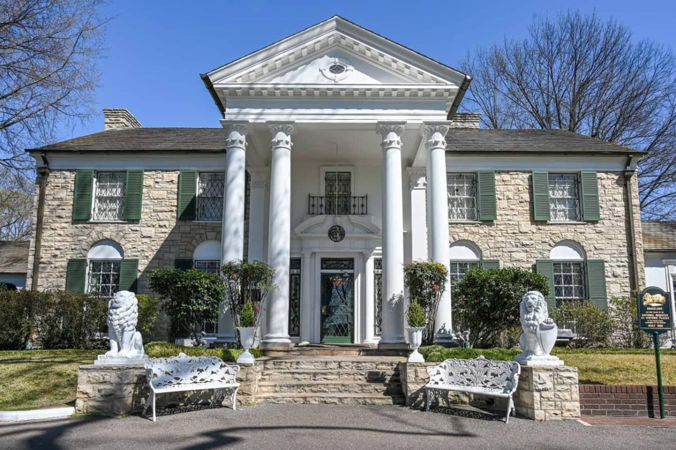 Check out Graceland, the home of Elvis Presley! 17 minutes drive away!