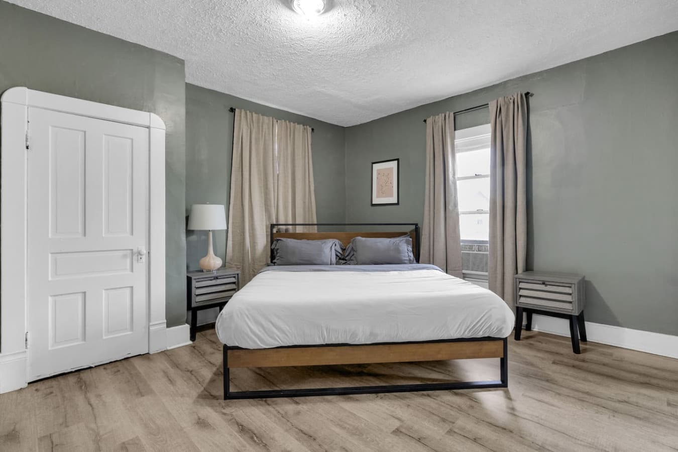 Wake up refreshed—king-style.