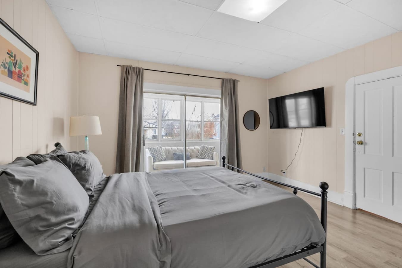 Queen bed comfort, sunroom mornings, smart TV nights.