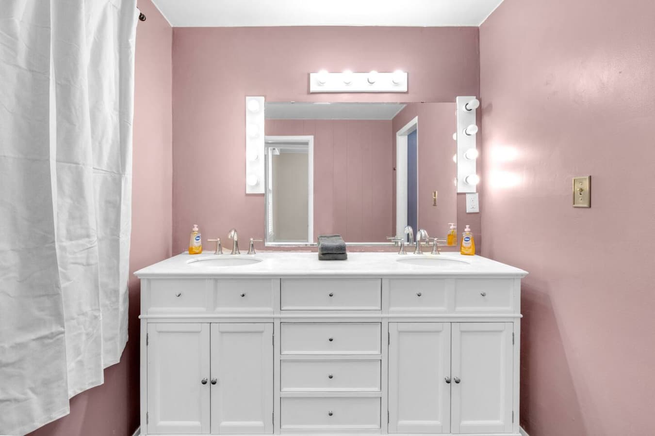Two sinks, zero arguments.